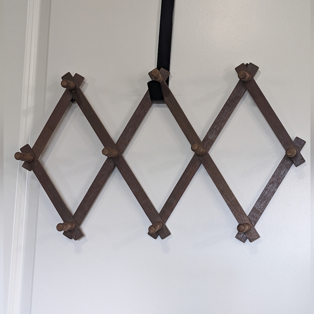 Vintage expandable hanging wood peg rack